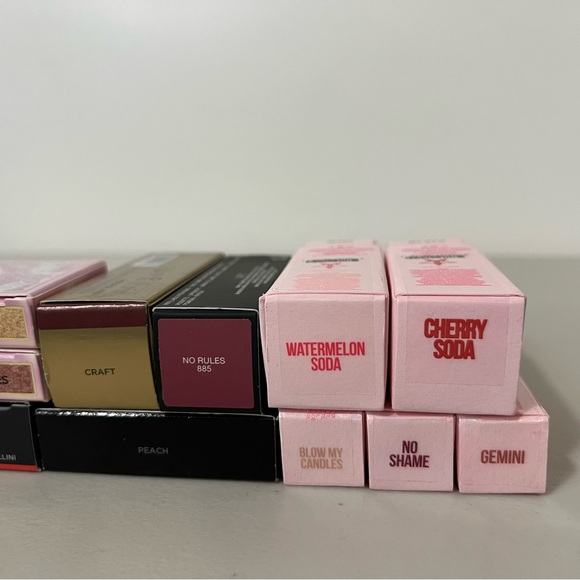 High End Makeup Lot (18 Items), Too Faced, NARS, Hourglass, Laura Mercier & MORE - Picture 7 of 11